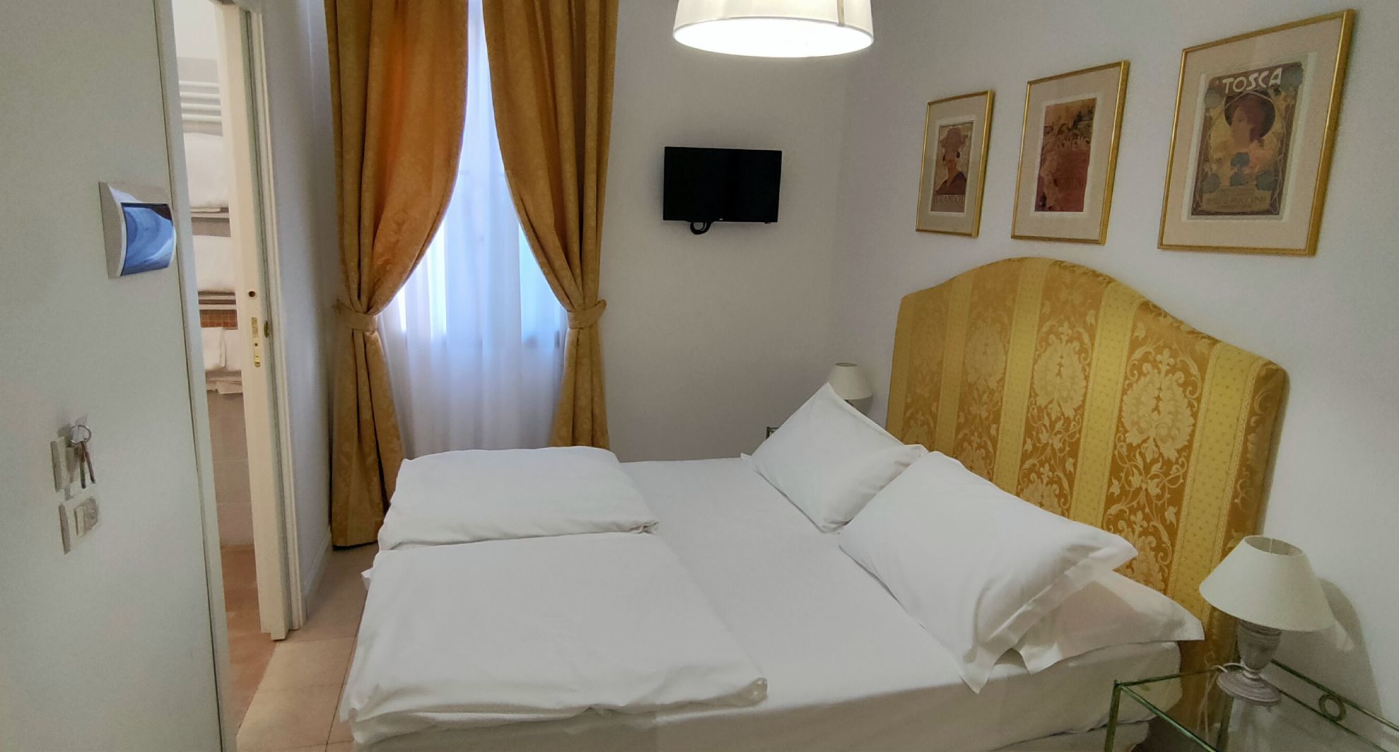 Double Romantic with four poster canopy bed